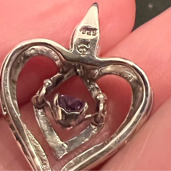 Sterling silver amethyst heart pendant. The amethyst “flutters” when moved. - Picture 4 of 6